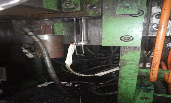 恒美鋁業(yè)改善專題:熱剪爐托夾缸降位限位開關(guān)改造 3.jpg